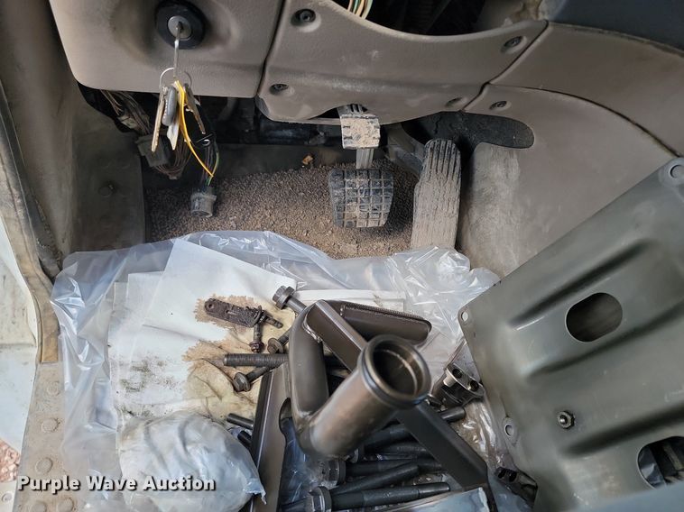 image for item NZ9762 2012 Freightliner  Cascadia  roll-off container truck