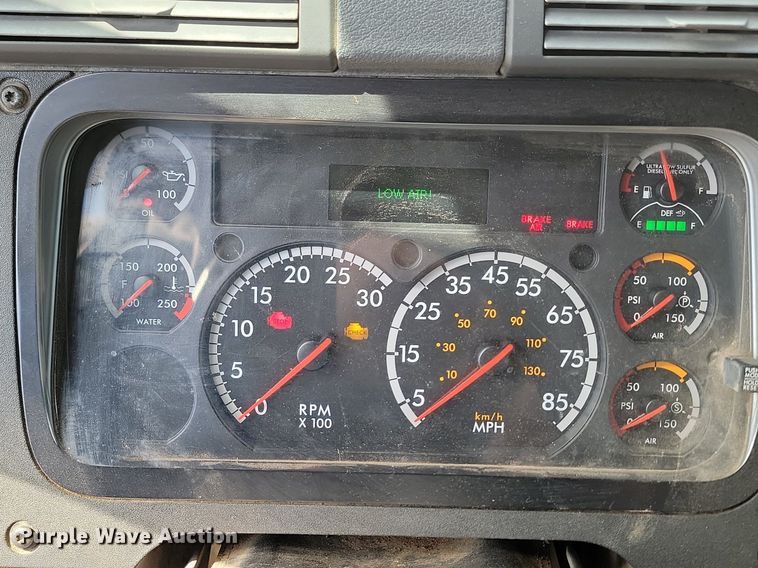 image for item NZ9762 2012 Freightliner  Cascadia  roll-off container truck