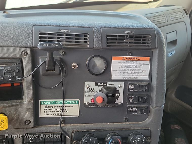 image for item NZ9762 2012 Freightliner  Cascadia  roll-off container truck