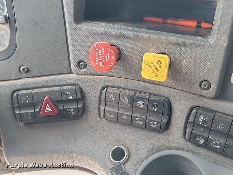 image for item NZ9762 2012 Freightliner  Cascadia  roll-off container truck