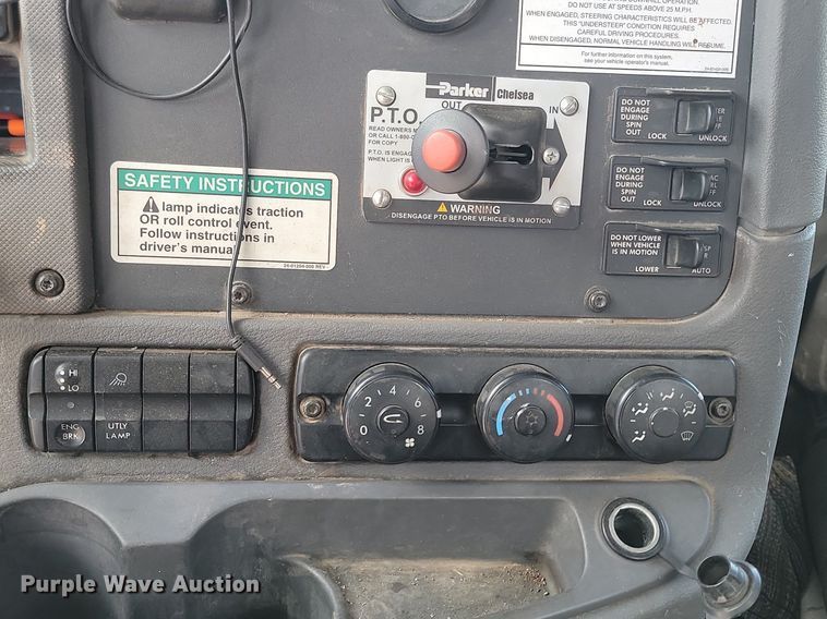 image for item NZ9762 2012 Freightliner  Cascadia  roll-off container truck