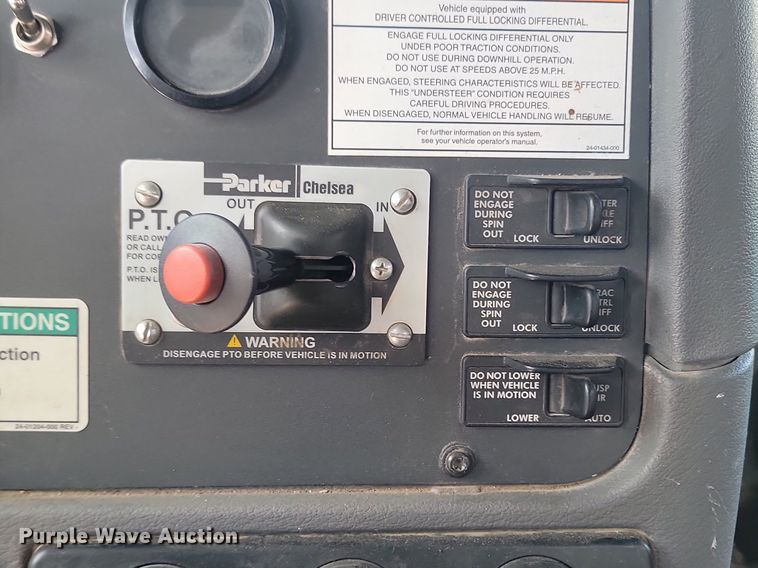 image for item NZ9762 2012 Freightliner  Cascadia  roll-off container truck