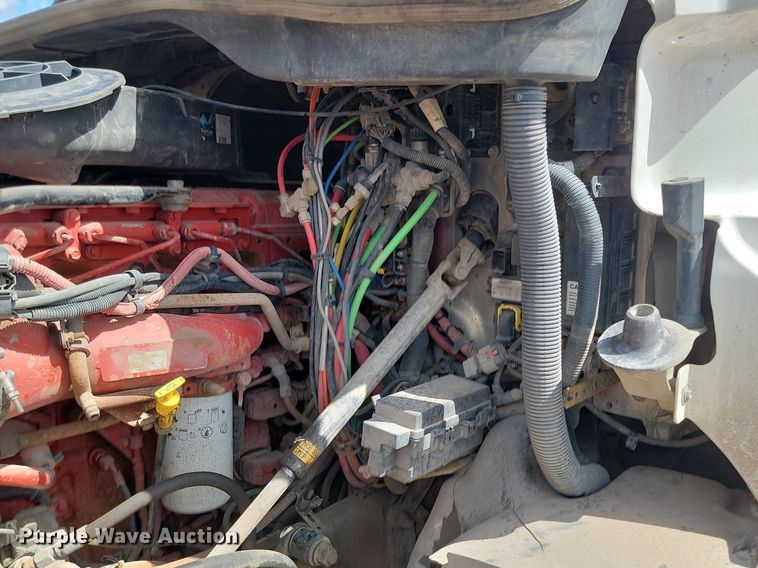 image for item NZ9762 2012 Freightliner  Cascadia  roll-off container truck