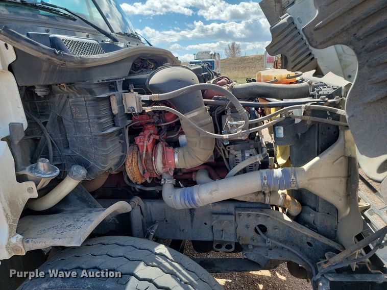 image for item NZ9762 2012 Freightliner  Cascadia  roll-off container truck