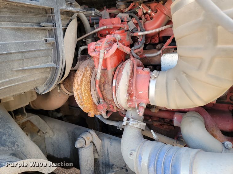 image for item NZ9762 2012 Freightliner  Cascadia  roll-off container truck