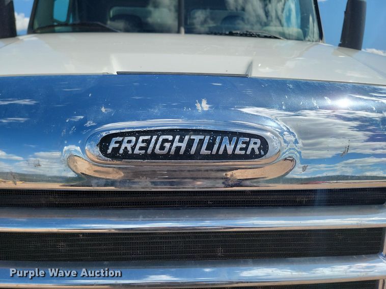 image for item NZ9762 2012 Freightliner  Cascadia  roll-off container truck