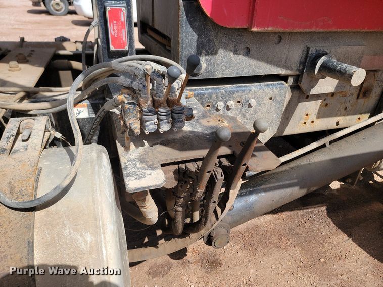 image for item NZ9762 2012 Freightliner  Cascadia  roll-off container truck