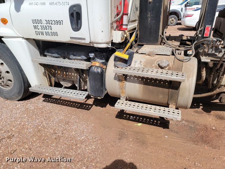 image for item NZ9762 2012 Freightliner  Cascadia  roll-off container truck