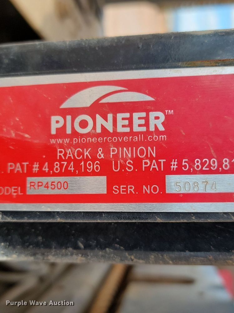 image for item NZ9762 2012 Freightliner  Cascadia  roll-off container truck