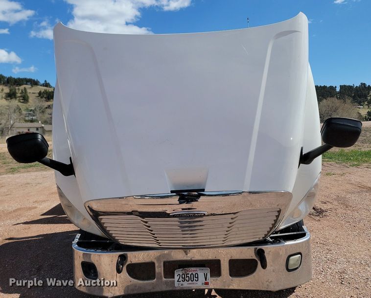 image for item NZ9762 2012 Freightliner  Cascadia  roll-off container truck