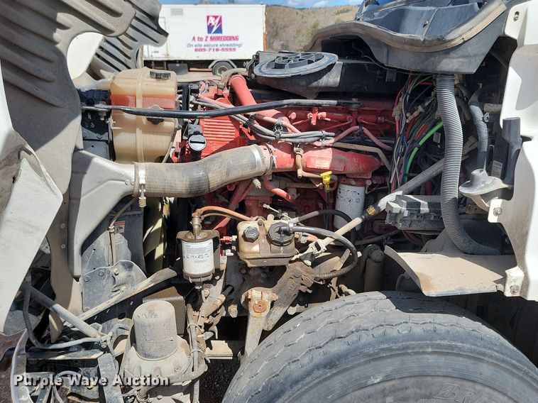 image for item NZ9762 2012 Freightliner  Cascadia  roll-off container truck