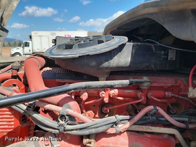 image for item NZ9762 2012 Freightliner  Cascadia  roll-off container truck