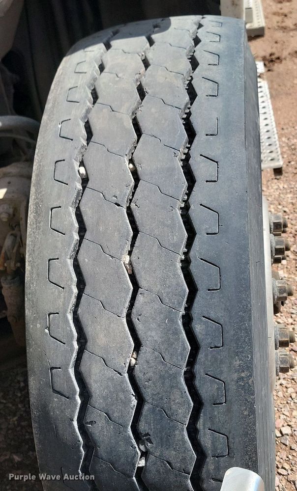 image for item NZ9762 2012 Freightliner  Cascadia  roll-off container truck