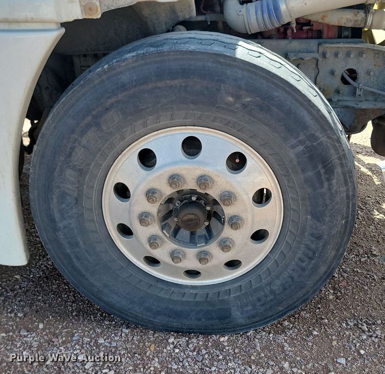 image for item NZ9762 2012 Freightliner  Cascadia  roll-off container truck