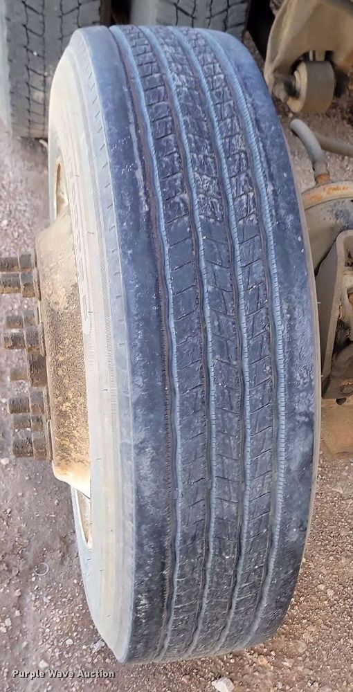 image for item NZ9762 2012 Freightliner  Cascadia  roll-off container truck