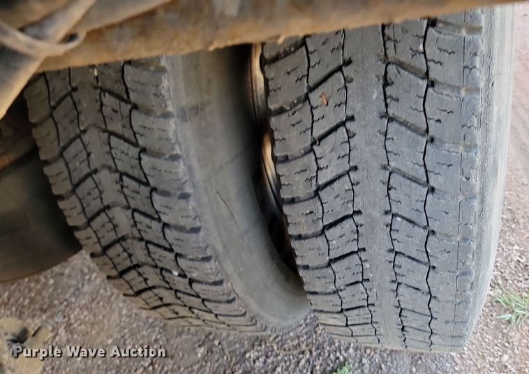 image for item NZ9762 2012 Freightliner  Cascadia  roll-off container truck