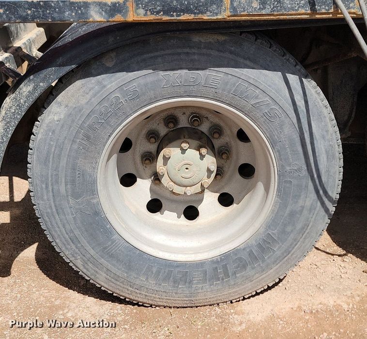 image for item NZ9762 2012 Freightliner  Cascadia  roll-off container truck