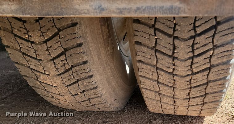 image for item NZ9762 2012 Freightliner  Cascadia  roll-off container truck