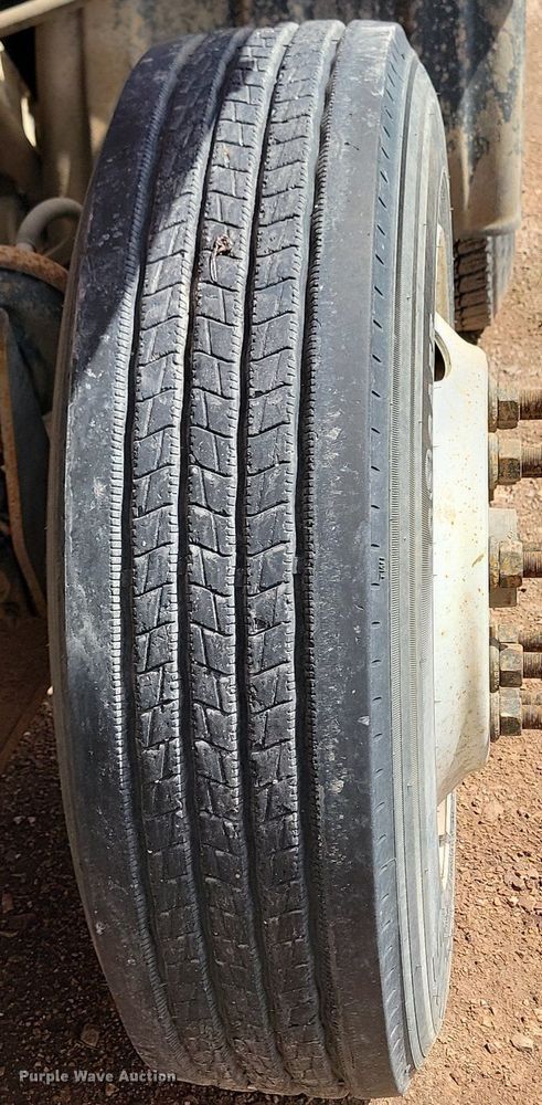 image for item NZ9762 2012 Freightliner  Cascadia  roll-off container truck