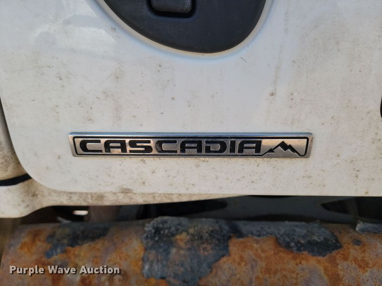 image for item NZ9762 2012 Freightliner  Cascadia  roll-off container truck