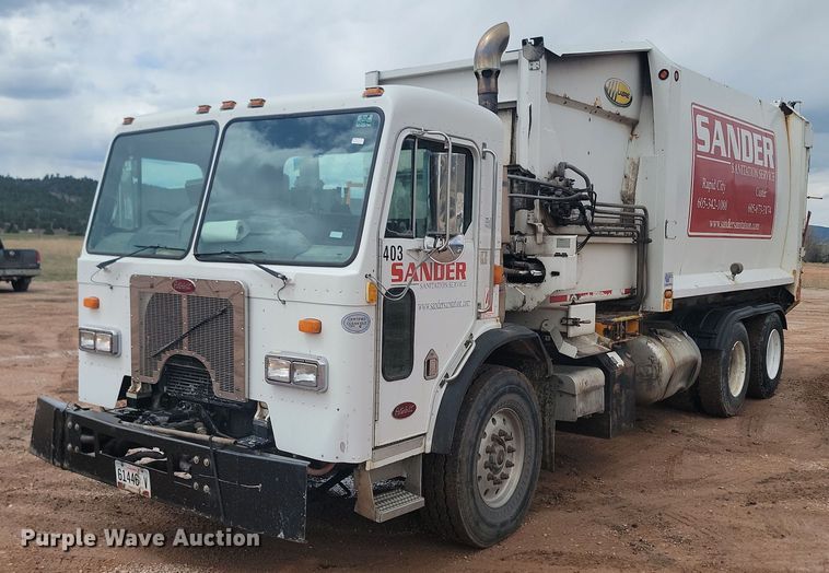 image for item NZ9763 2009 Peterbilt  320 refuse truck