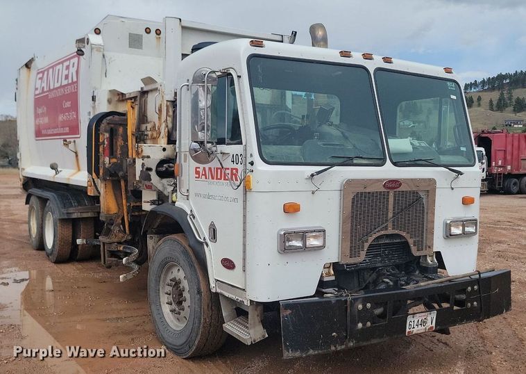 image for item NZ9763 2009 Peterbilt  320 refuse truck