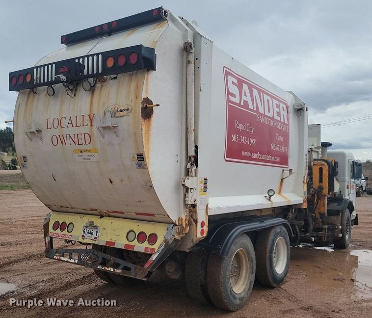 image for item NZ9763 2009 Peterbilt  320 refuse truck