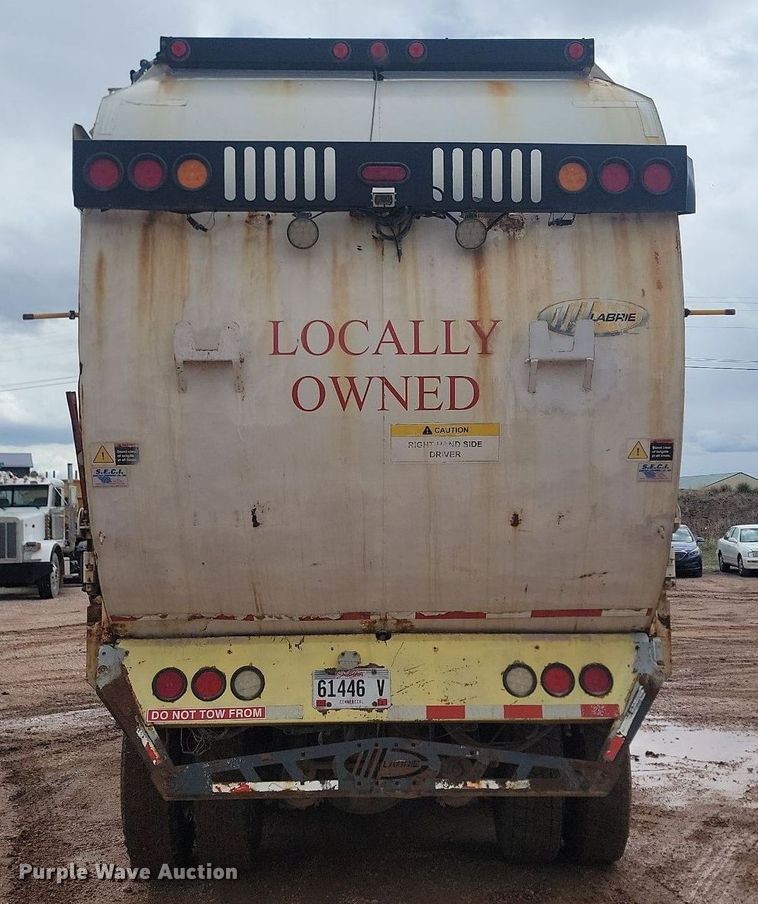 image for item NZ9763 2009 Peterbilt  320 refuse truck