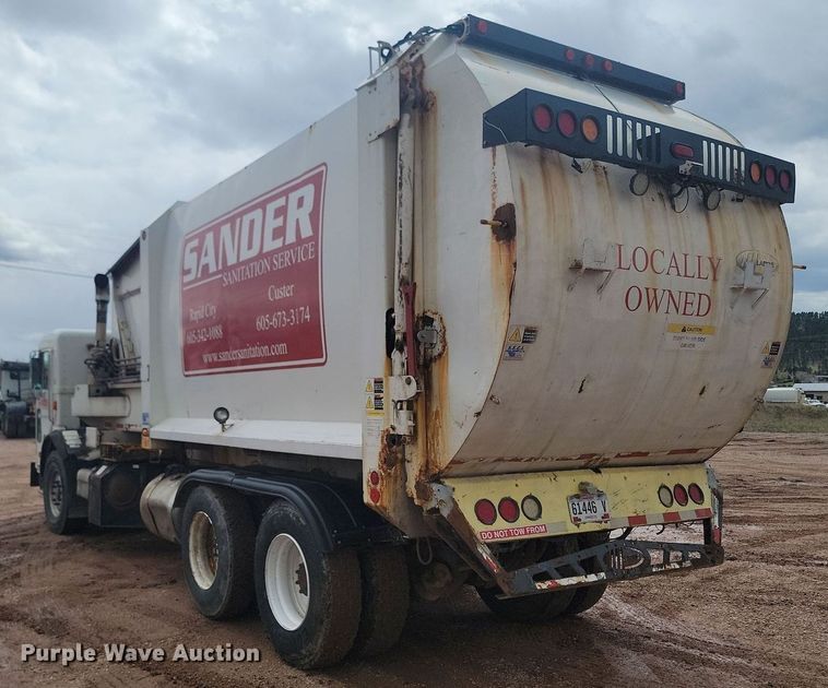 image for item NZ9763 2009 Peterbilt  320 refuse truck