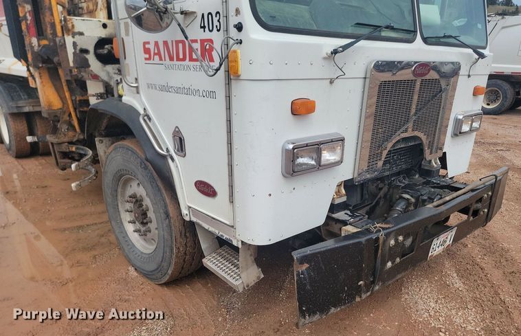 image for item NZ9763 2009 Peterbilt  320 refuse truck