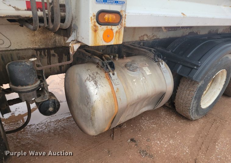 image for item NZ9763 2009 Peterbilt  320 refuse truck