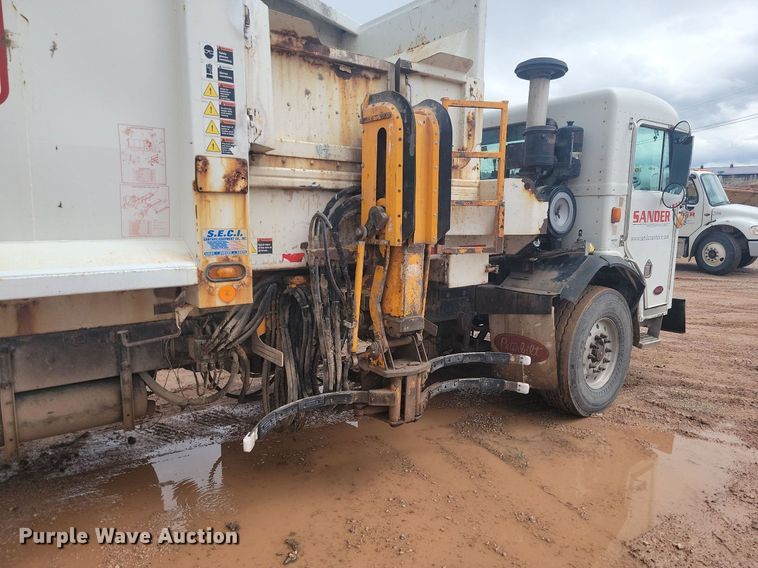 image for item NZ9763 2009 Peterbilt  320 refuse truck