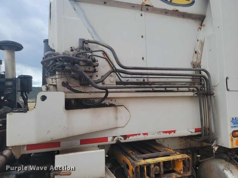 image for item NZ9763 2009 Peterbilt  320 refuse truck