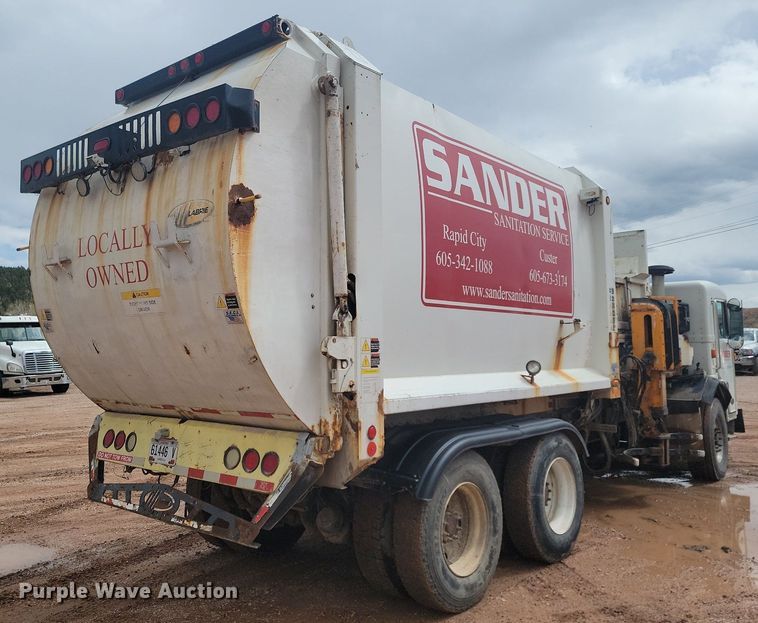 image for item NZ9763 2009 Peterbilt  320 refuse truck