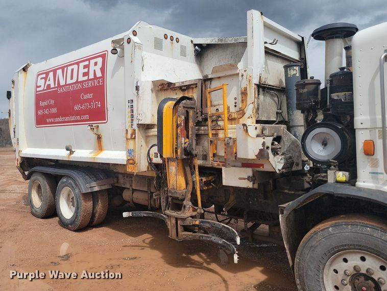 image for item NZ9763 2009 Peterbilt  320 refuse truck