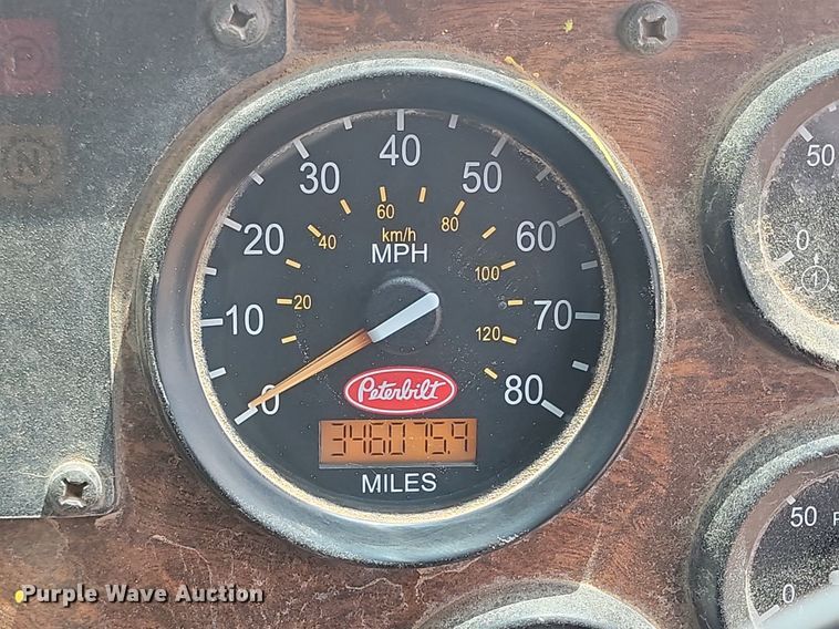 image for item NZ9763 2009 Peterbilt  320 refuse truck