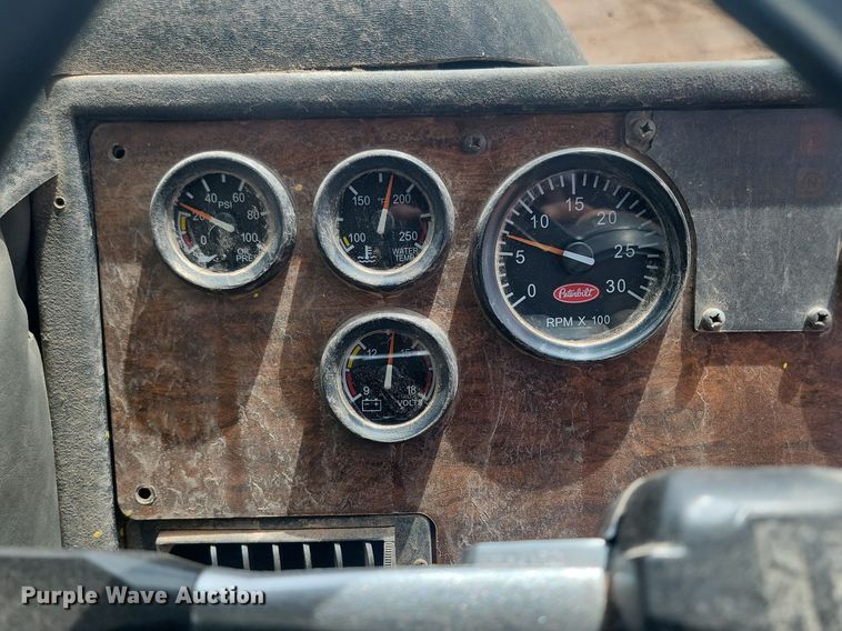 image for item NZ9763 2009 Peterbilt  320 refuse truck