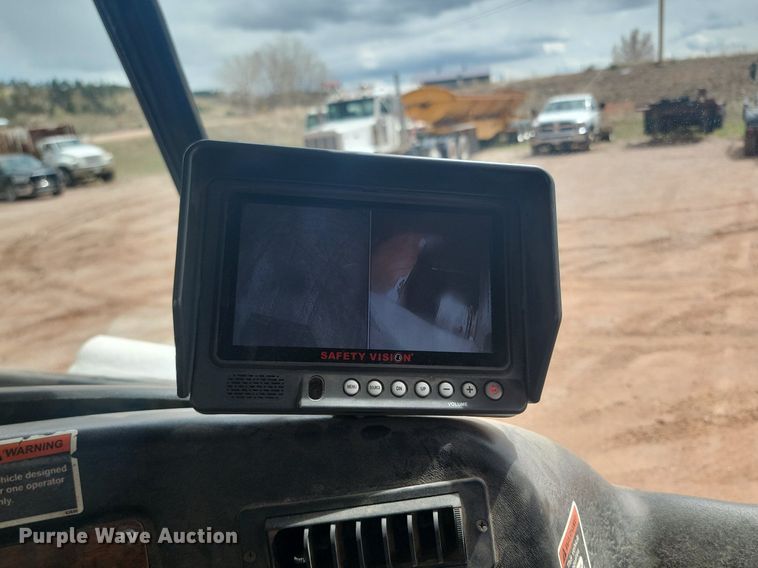 image for item NZ9763 2009 Peterbilt  320 refuse truck