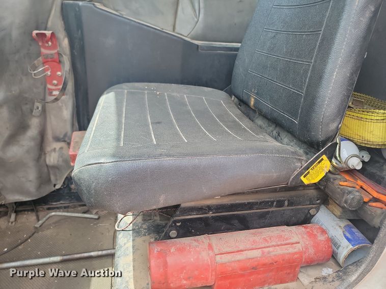 image for item NZ9763 2009 Peterbilt  320 refuse truck