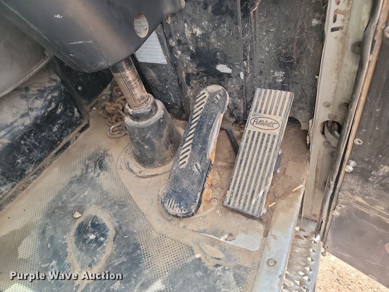 image for item NZ9763 2009 Peterbilt  320 refuse truck