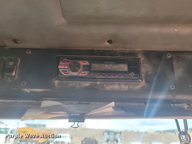 image for item NZ9763 2009 Peterbilt  320 refuse truck