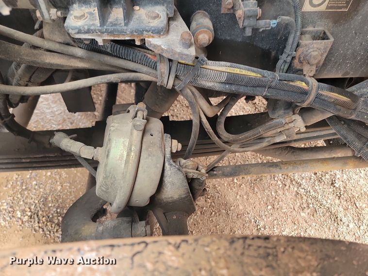 image for item NZ9763 2009 Peterbilt  320 refuse truck