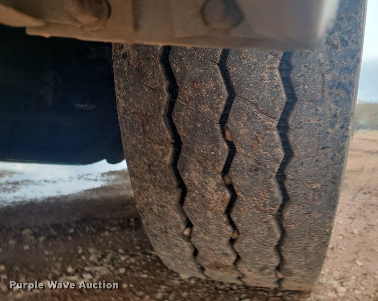 image for item NZ9763 2009 Peterbilt  320 refuse truck