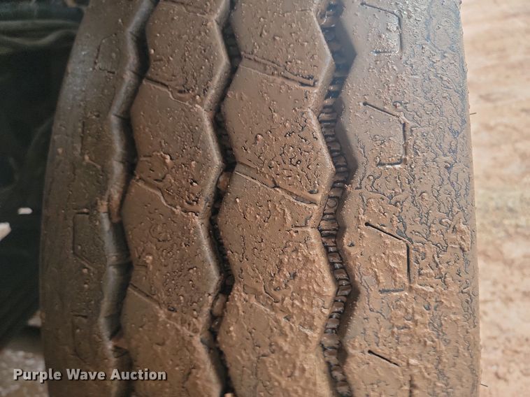 image for item NZ9763 2009 Peterbilt  320 refuse truck