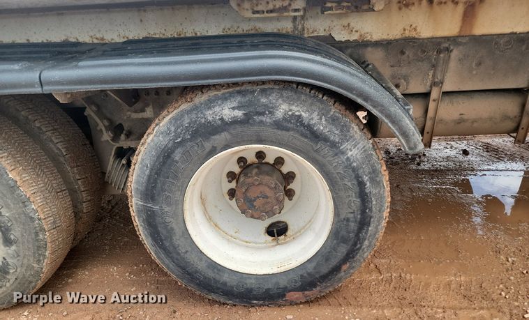 image for item NZ9763 2009 Peterbilt  320 refuse truck