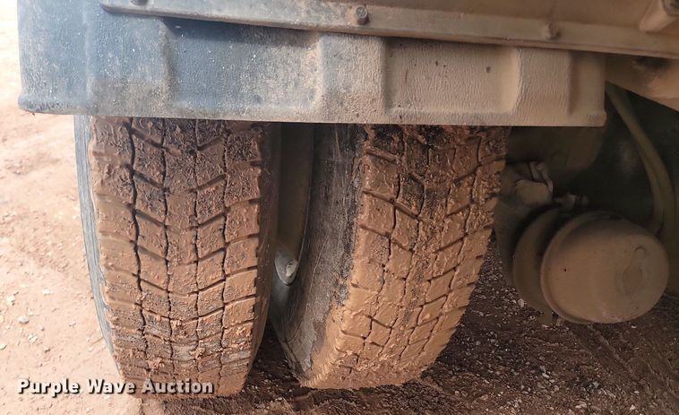 image for item NZ9763 2009 Peterbilt  320 refuse truck