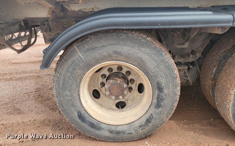 image for item NZ9763 2009 Peterbilt  320 refuse truck