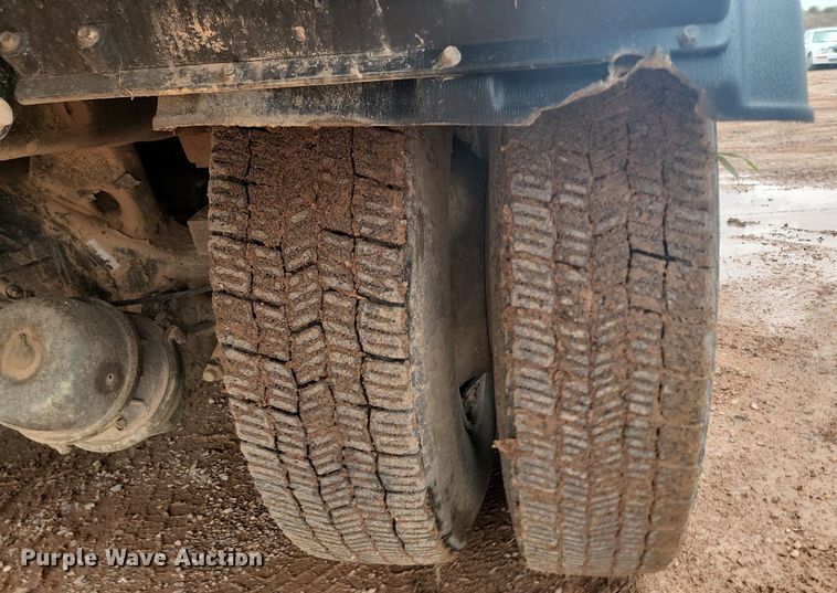 image for item NZ9763 2009 Peterbilt  320 refuse truck