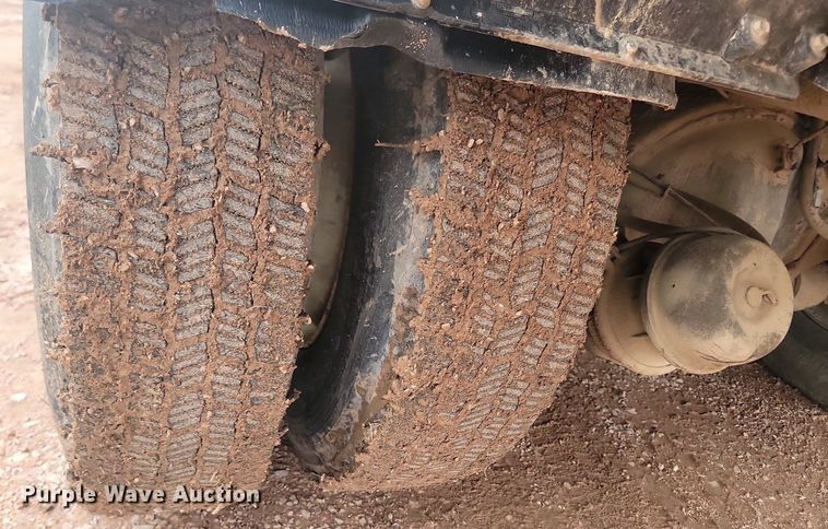 image for item NZ9763 2009 Peterbilt  320 refuse truck