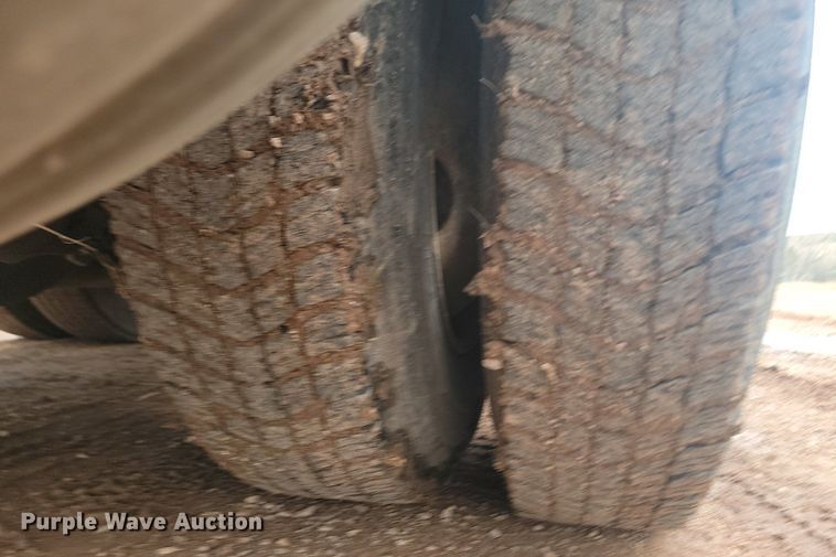 image for item NZ9763 2009 Peterbilt  320 refuse truck